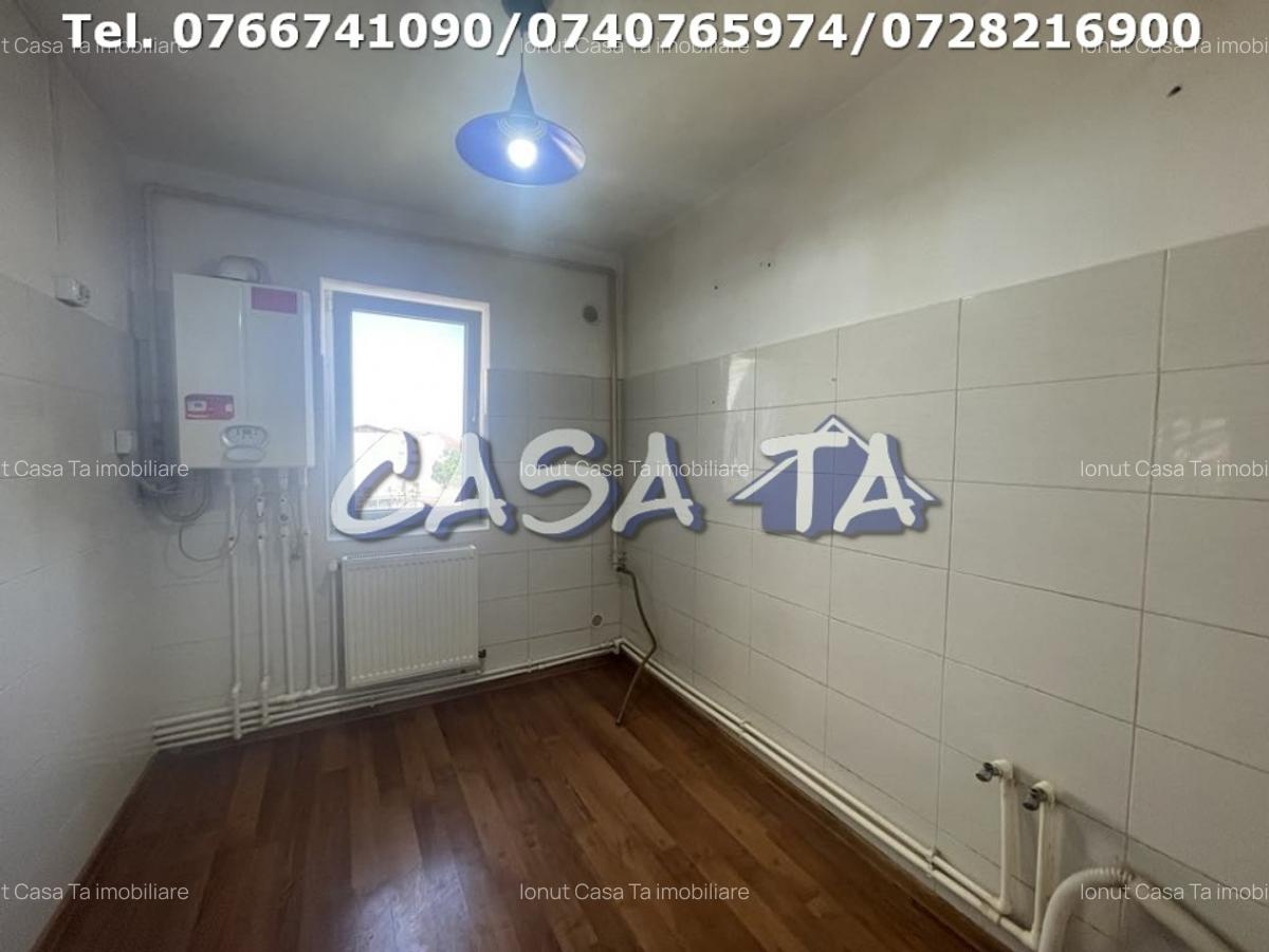 Apartament 3 Camere, Etaj 4, Strada Aleea Teilor - Zona 9 Mai - 4