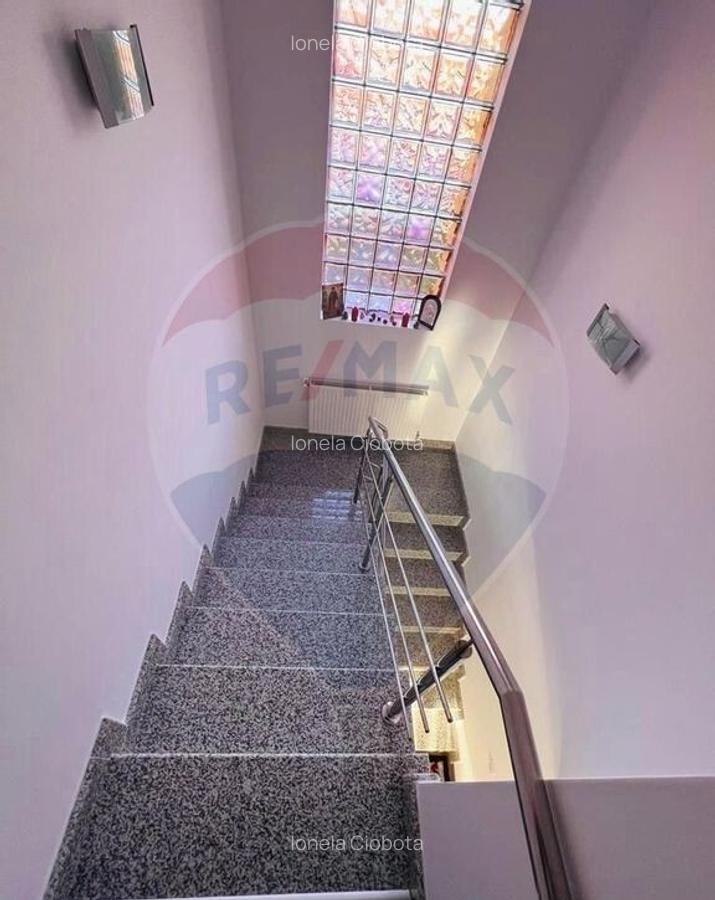 Casa / Vila cu 10 camere de vanzare in Moieciu de Jos - 14