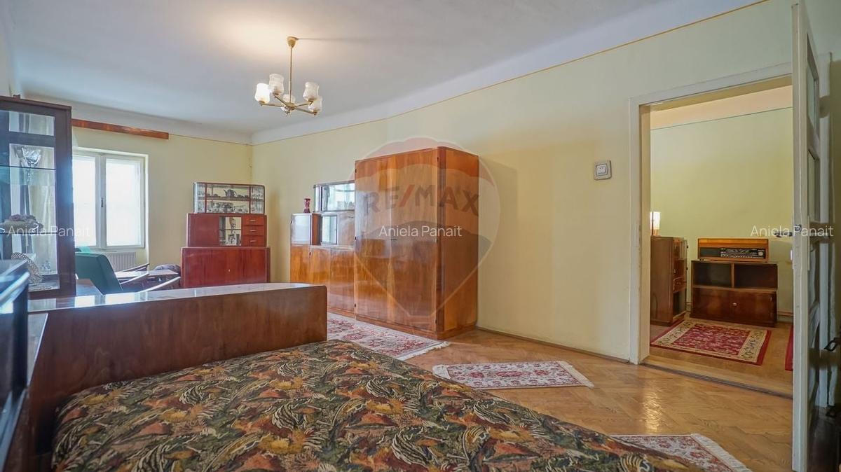 Apartament 102 mp utili, cu parcare in curte, Str. Castelului - 7