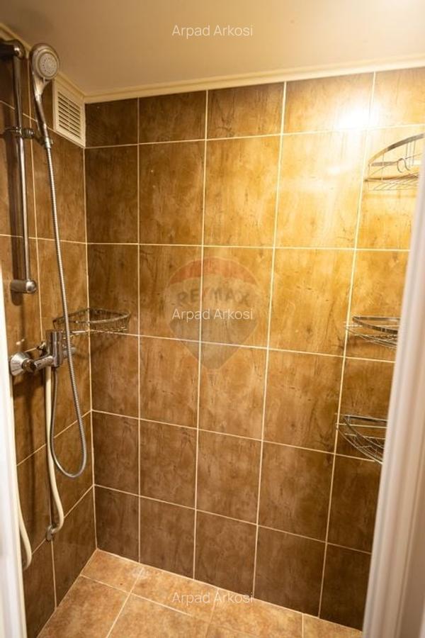 Apartament de vanzare si spatiu comercial COMISION 0% - 5