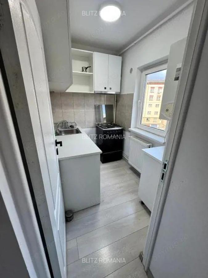 Garsoniera de vanzare, zona centrala - 9