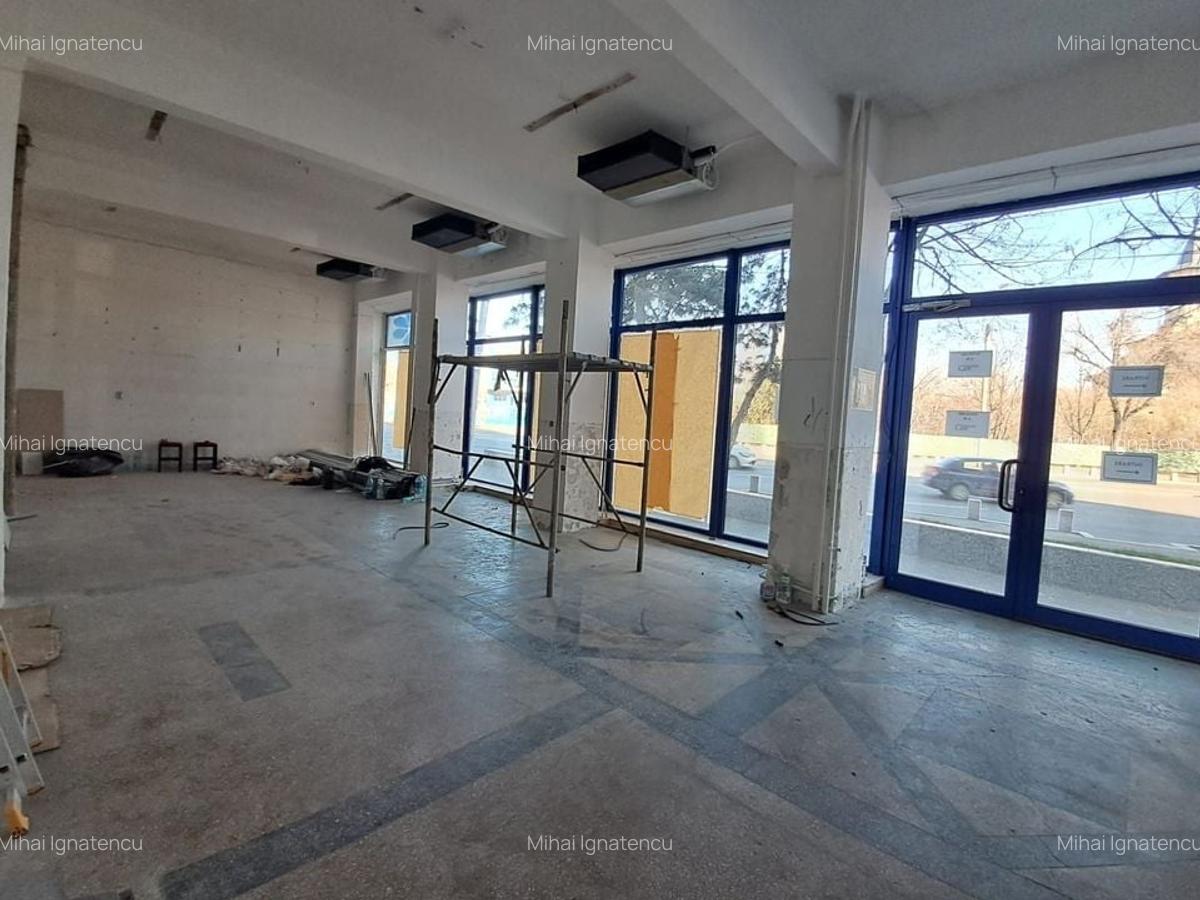 Spatiu comercial vitrina de 20 M - Metrou Eroii Revolutiei S143 - 29