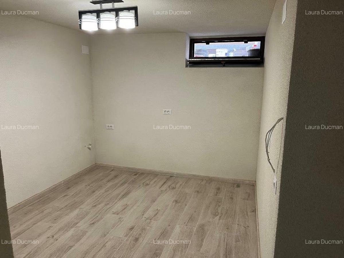 Spatiu emblematic situat in inima orasului pretabil activitati comerciale - 10
