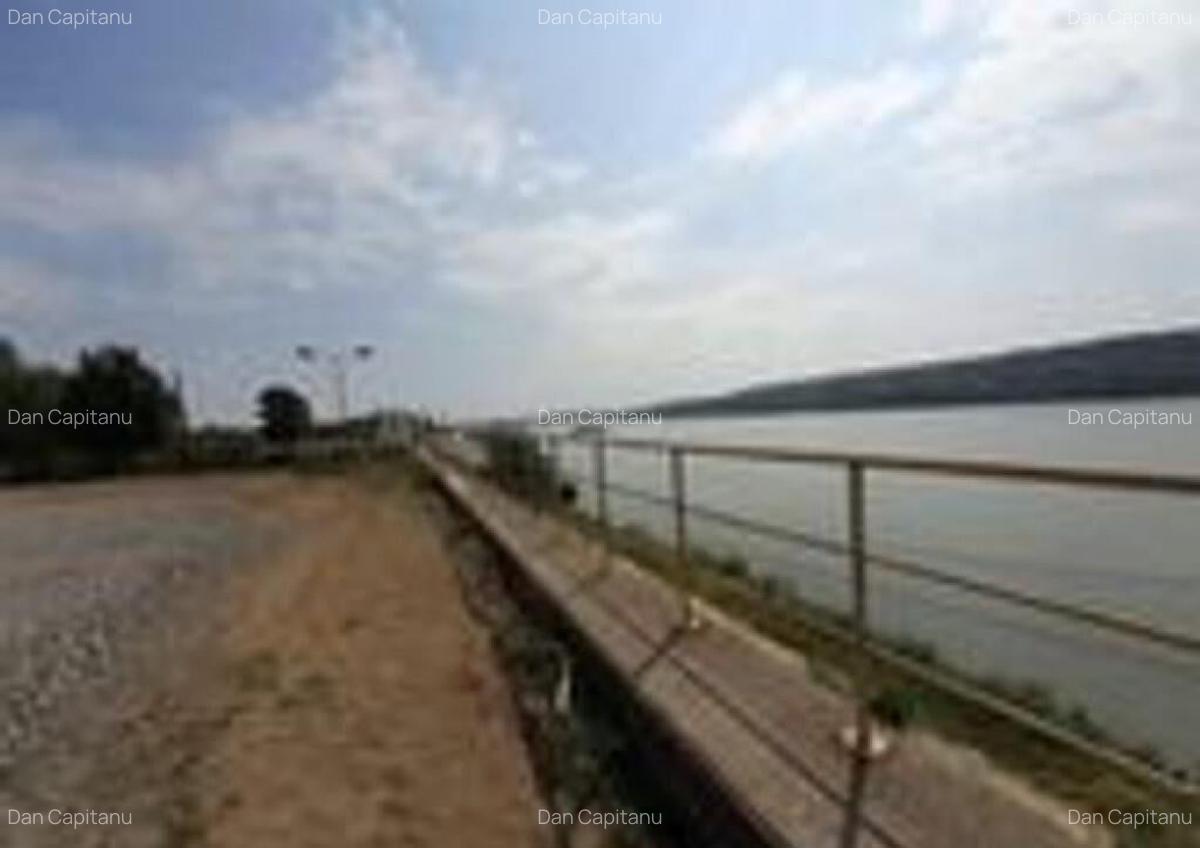 Oltenita - teren pe malul Dunarii cu chei betonat - 3