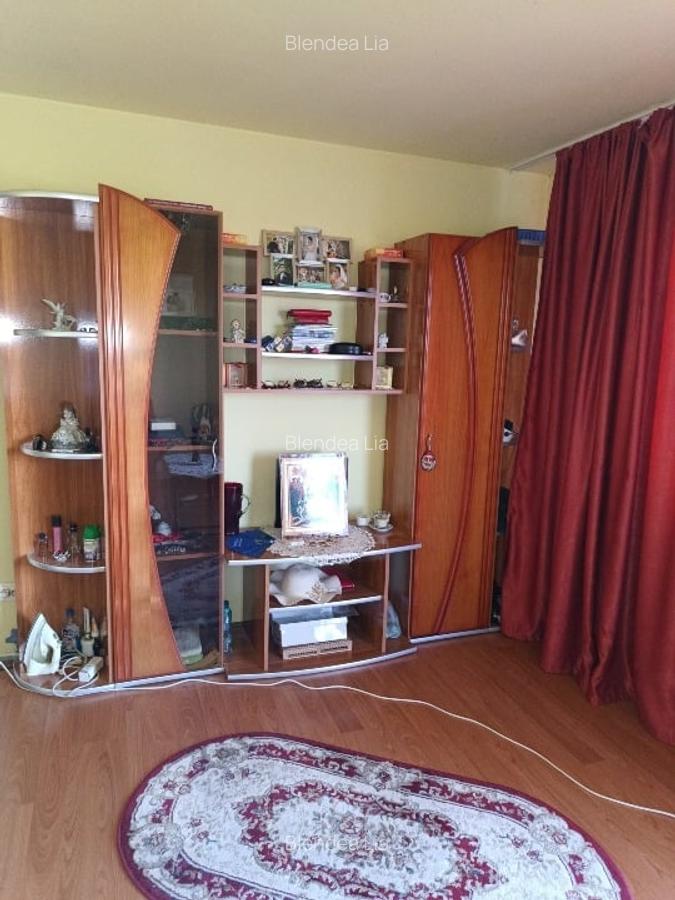 Apartament cu 3 camere decomandat în Central - 1