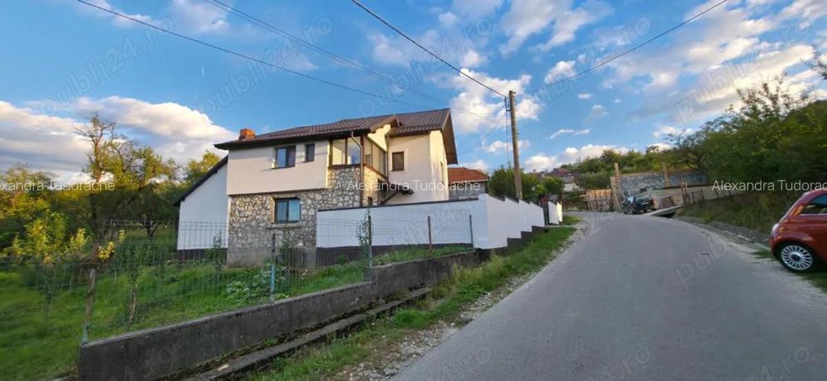 Vila de vanzare in comuna Valeni, judetul Dambovita - peisaj de vis, aer curat si liniste deplina - 2