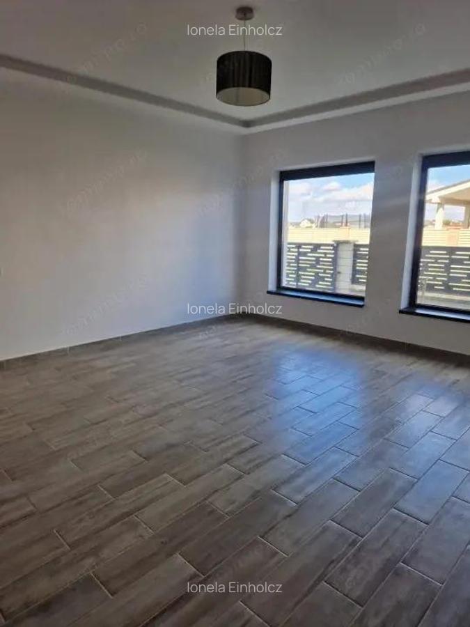 Duplex 4 camere, 154 mp utili, cu garaj si 2 fronturi stradale - Mosinita Noua - 11