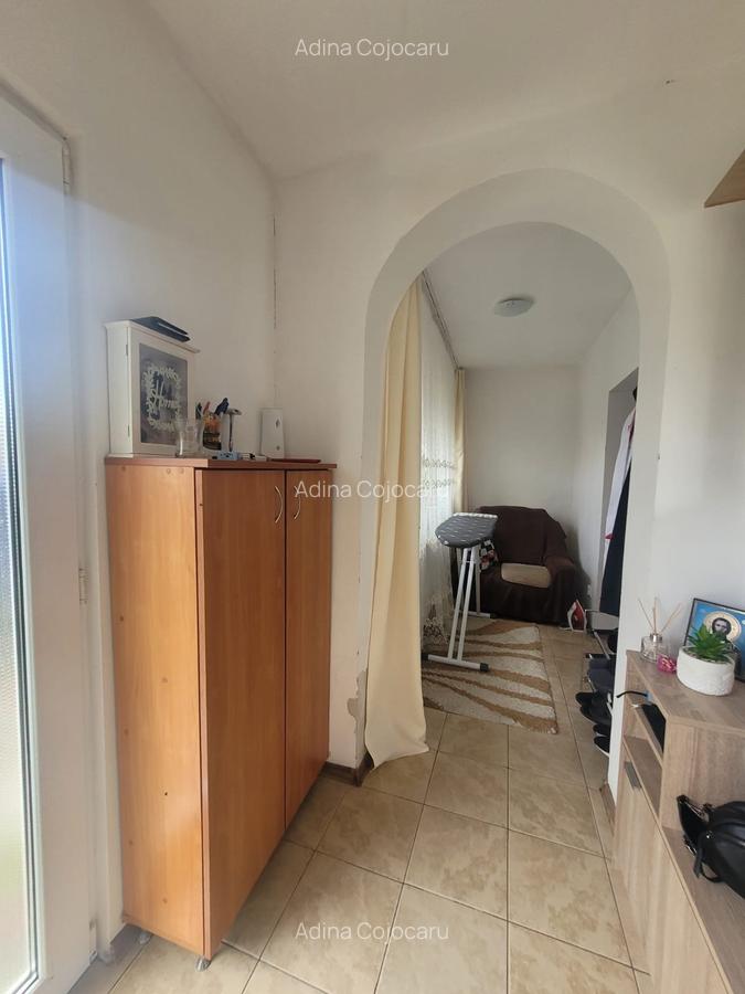 Valu lui Traian - casa  3  camere  cu teren 300 mp - 80000 euro - 35