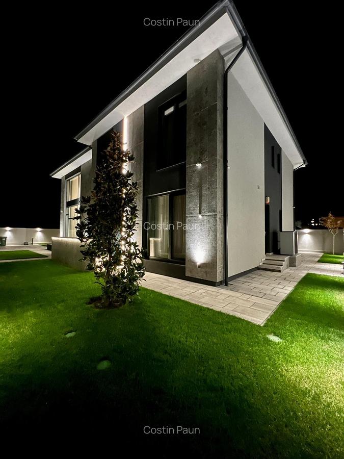 Casa individuala cu 6 camere. Complet mobilata si utilata LUX. Comision 0 - 2