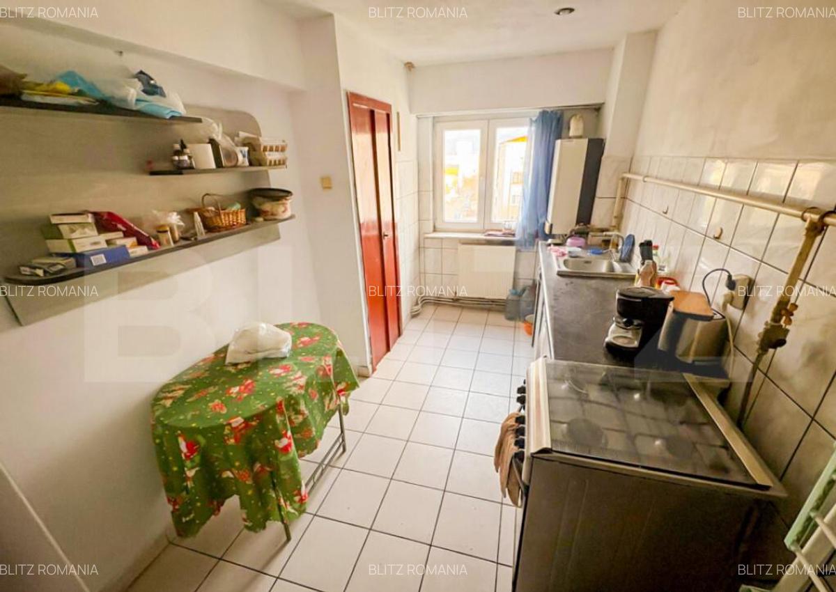 Apartament cu 4 camere, decomandat, zona Decebal - 1