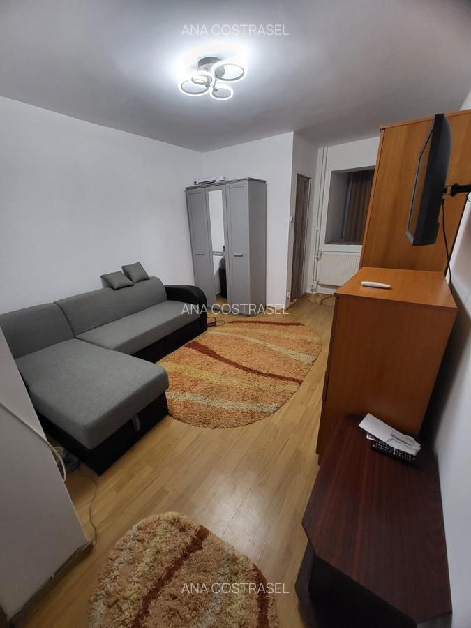 Garsonieră decomandată, mobilată în Podu Roș - 1