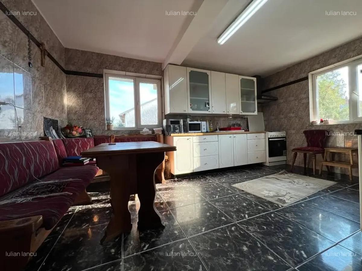 Casa spatioasa, curte generoasa, zona linistita !!! - 8