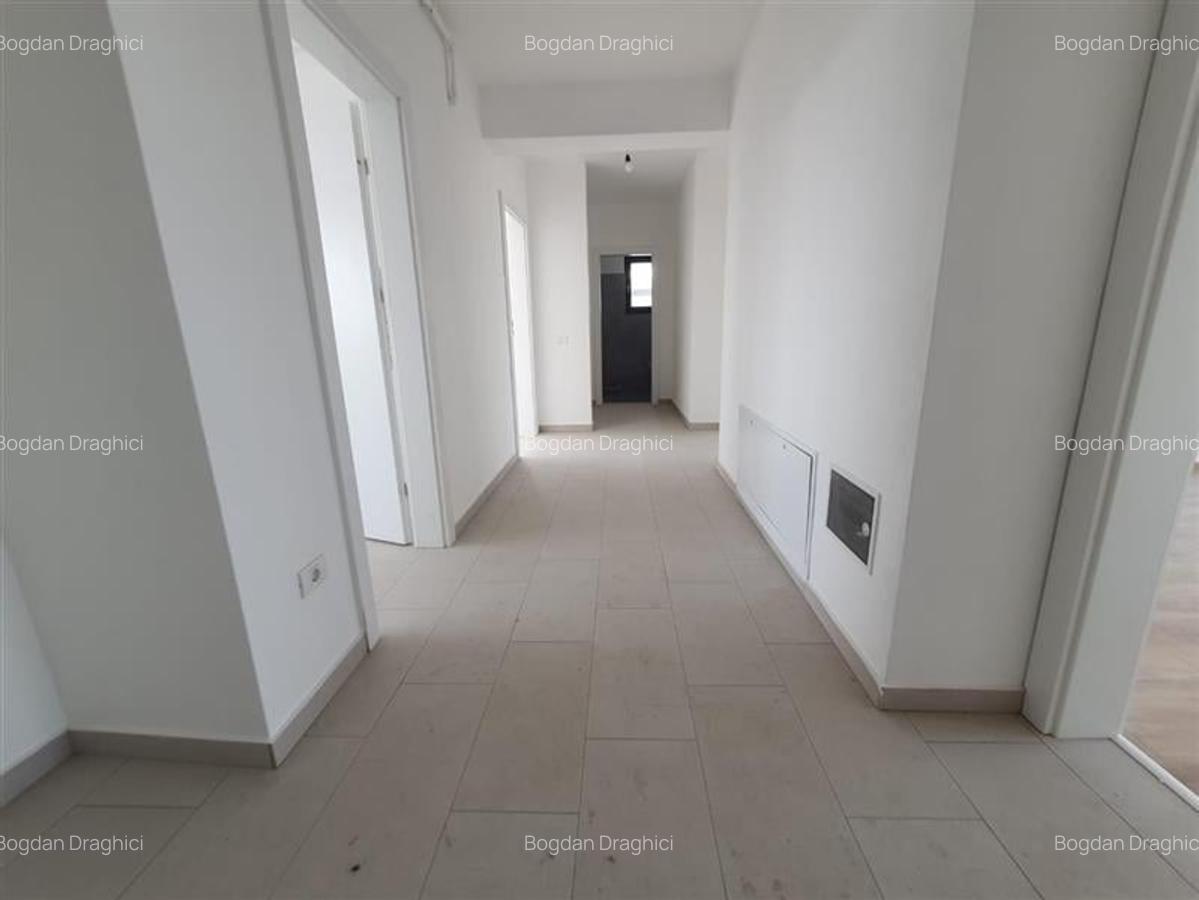Apartament cu 3 camere decomandat în Tractorul - 10