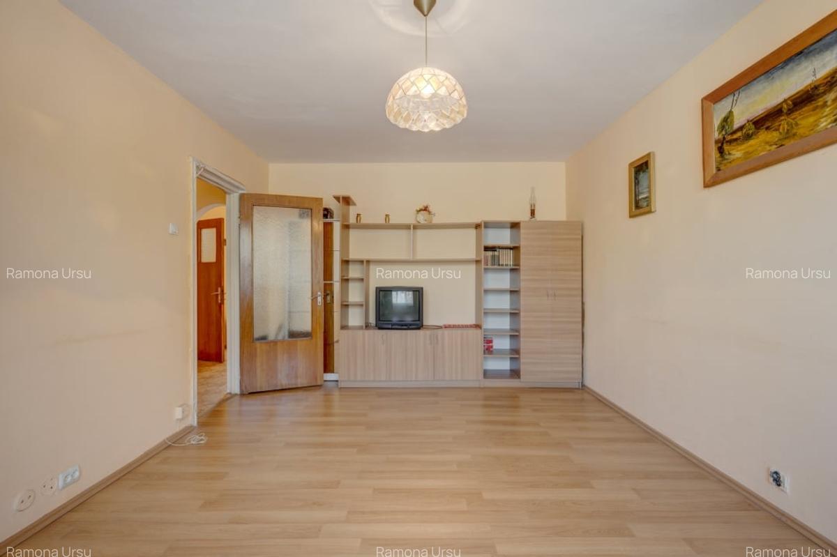 Apartament 3 camere decomandat Titan, Pta. 1 Decembrie - 3