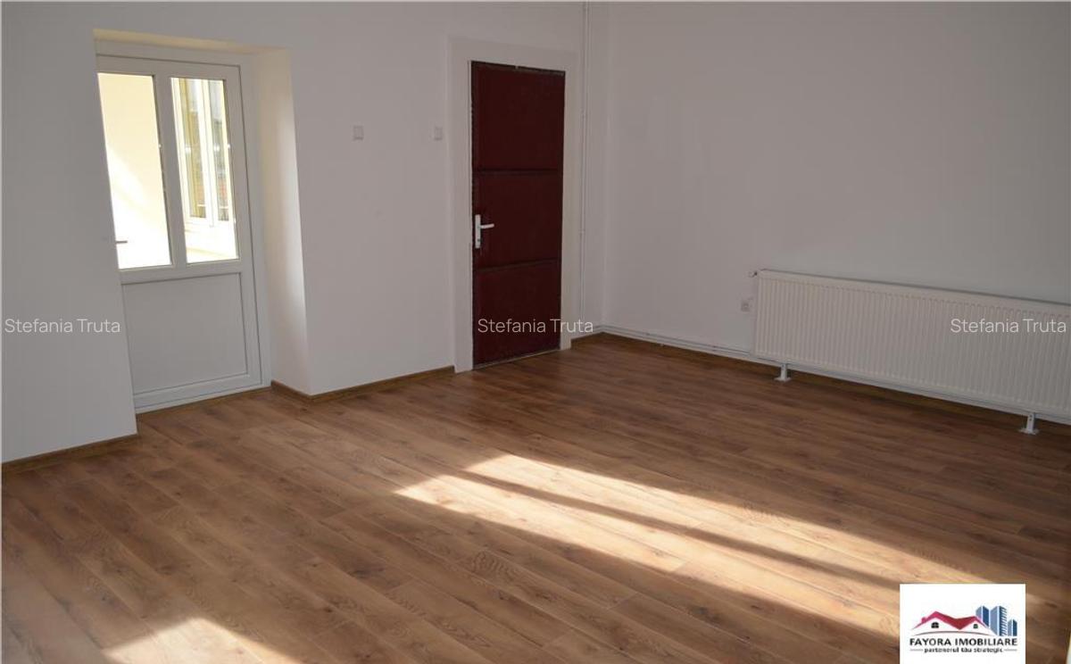 Spatiu Comercial de Inchiriat in Zona Centrala - 3 Spatiu Comercial de Inchiriat in Zona Centrala - 3