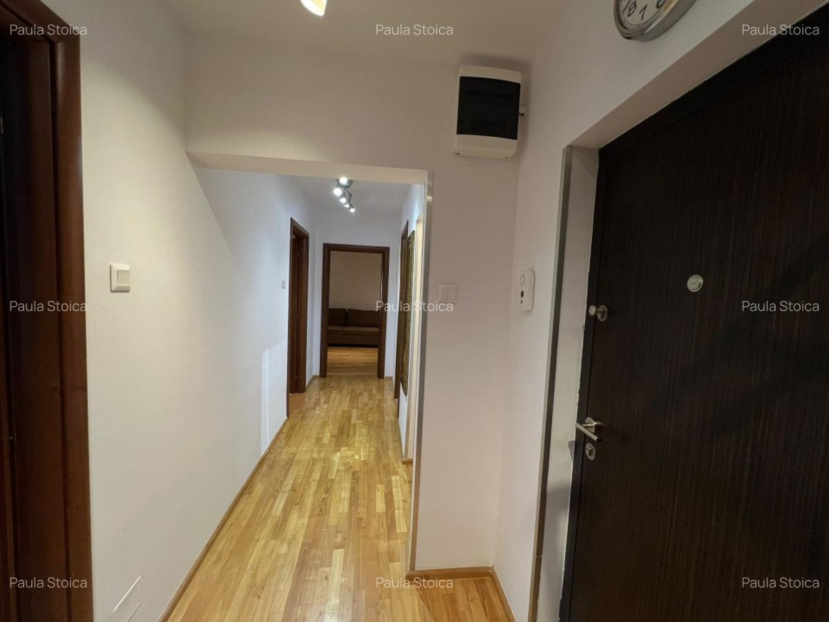Apartamentul este proaspăt renovat, complet mobilat și utilat deține centrala te - 7