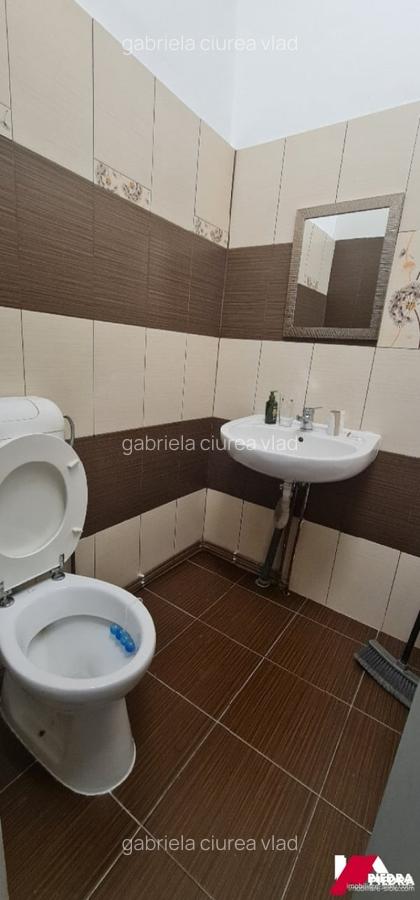 Inchiriez spatiu comercial situat in Strand, in zona de blocuri, suprafata 85mp - 6
