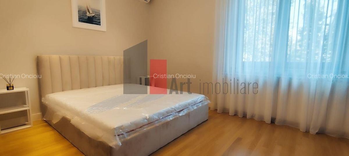 Apartament cu 3 camere semidecomandat în P-ța Victoriei - 4