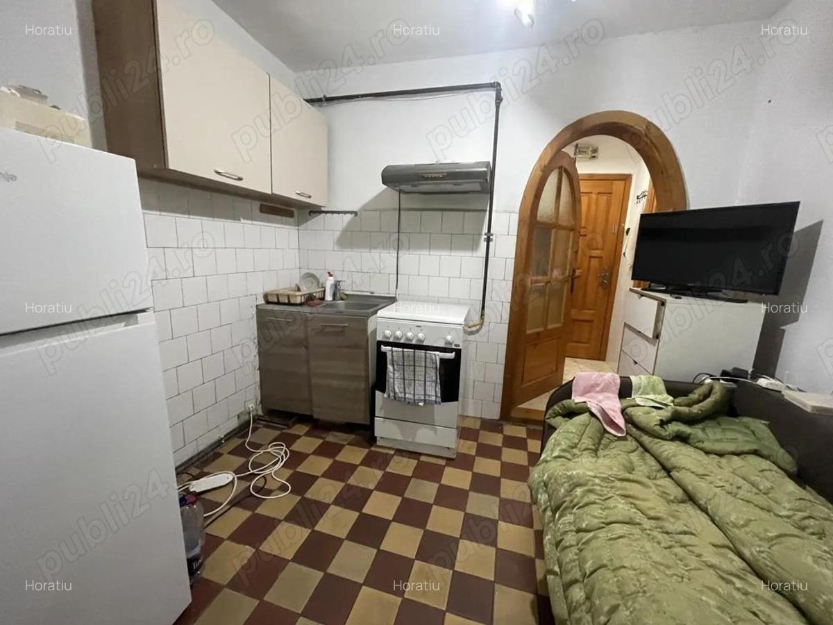 Zona AEM - Etaj 1. CENTRALA, imobil anvelopat, decomandat, NEGOCIABIL. - 1