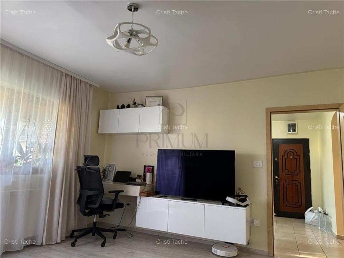 DAMBOVITA - BLOC IZOLAT - 3 cam - 2 bai - 2 balcoane - centrala proprie - clima - 14