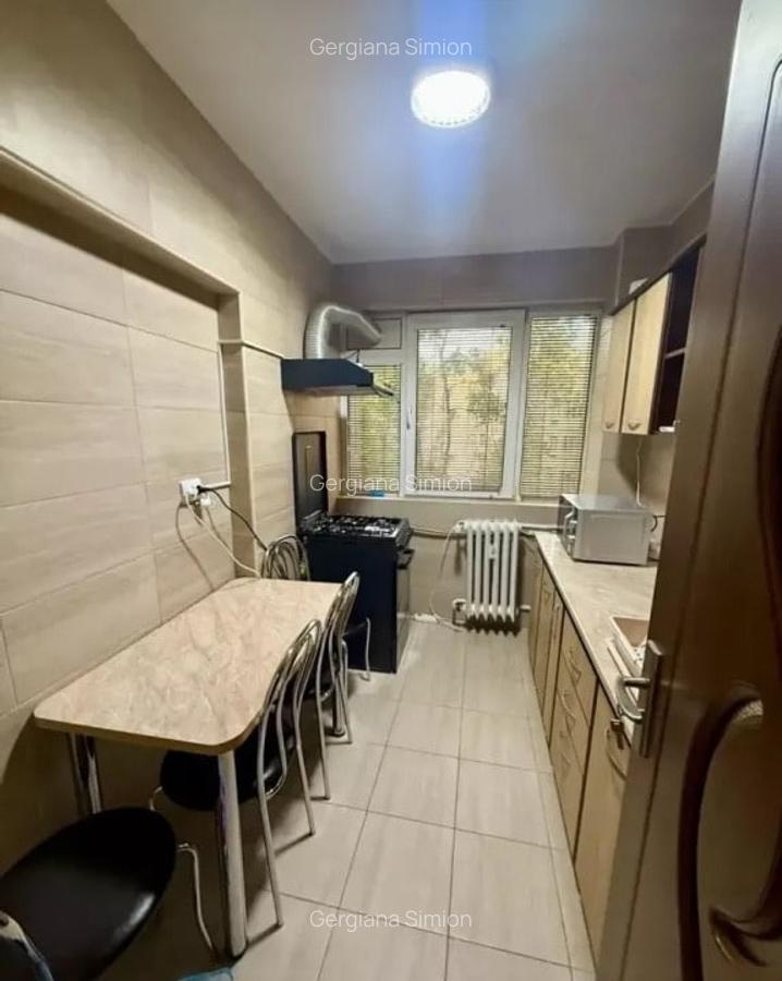 Apartament cu 3 camere semidecomandat, mobilat în Pajura - 7