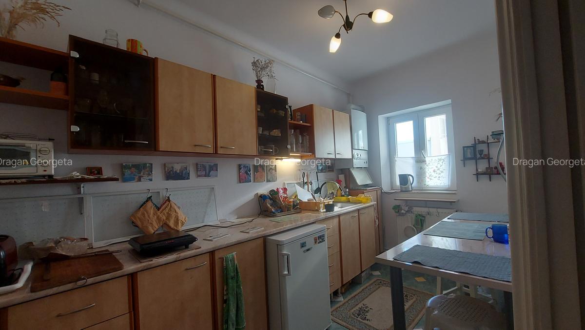 UNIRII-CURTEA DE APEL vanzare  5 camere - 16