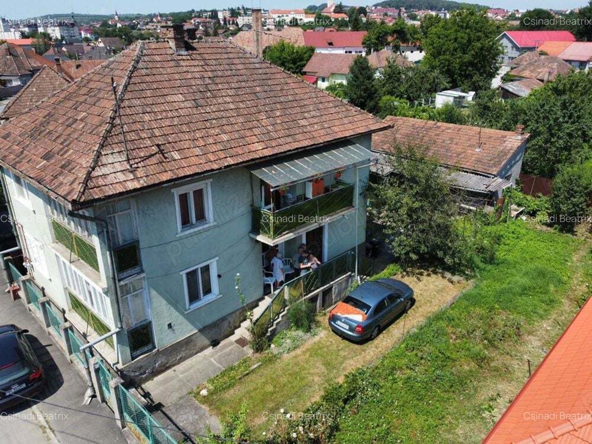 Casa supraetajata pentru doua familii Reghin - 1