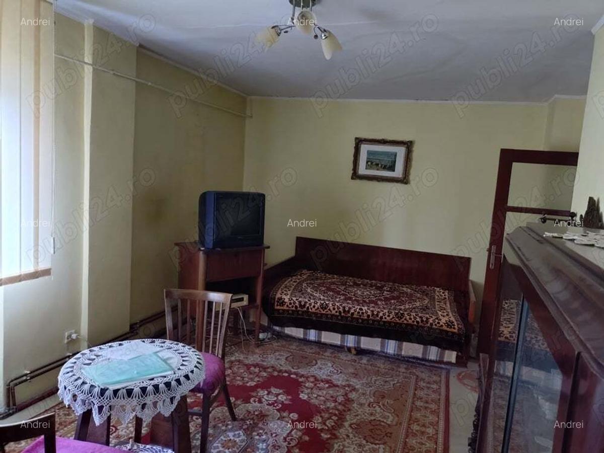 Vand apartament 3 camere, etaj 4, decomandat 75 m2 - 2 Vand apartament 3 camere, etaj 4, decomandat 75 m2 - 2