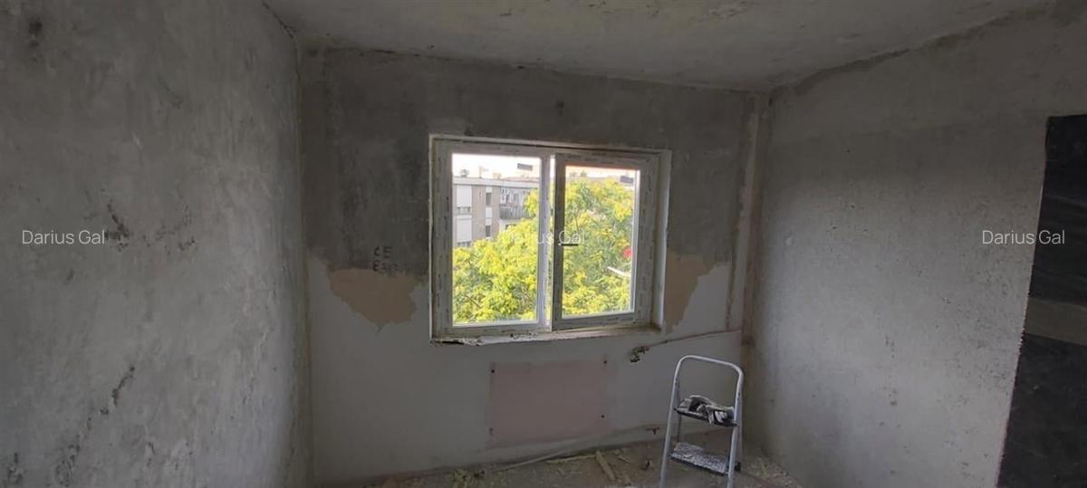 Apartament cu 3 camere decomandat în Decebal - 10