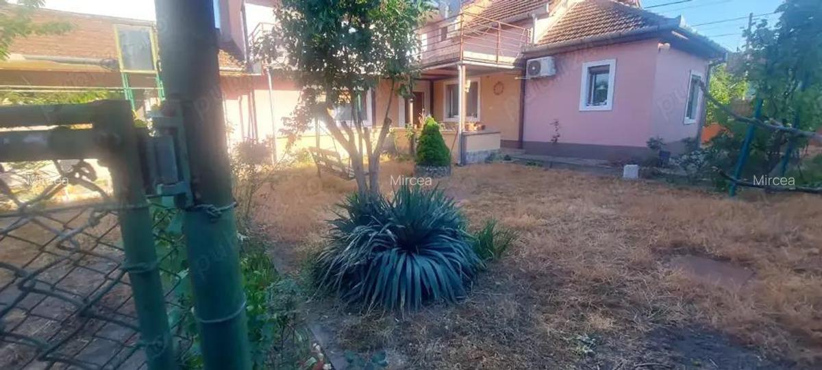 Casa cu teren 710 mp, Victor Hugo Fratelia - 2