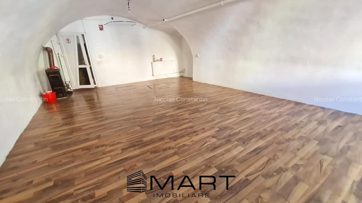 Spatiu comercial 40mp zona 9 Mai - 3