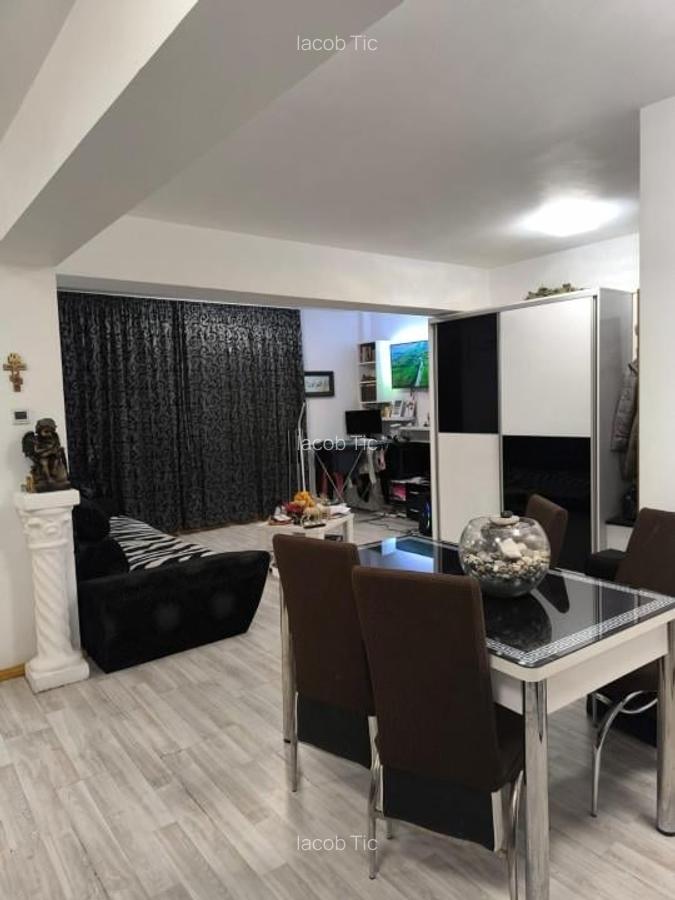 Apartament cu 3 camere decomandat în Nufărul - 3