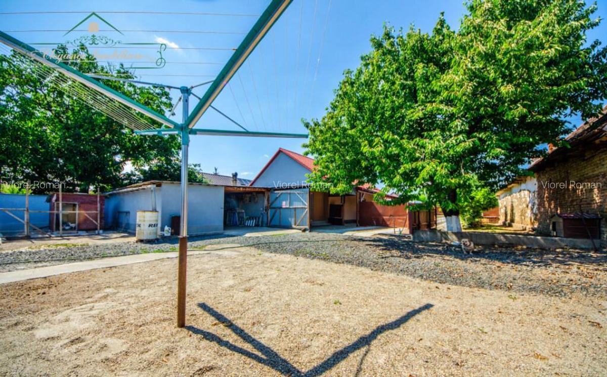Casa cu 4 camere, centrala proprie si 1440 mp teren, Comuna - 15