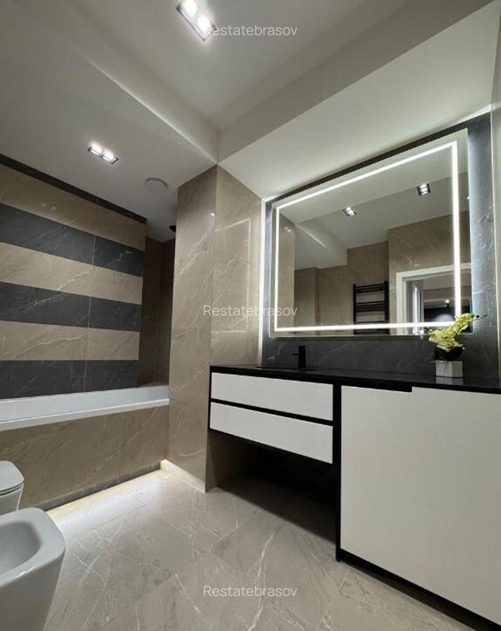 De vanzare apartament cu 3 camere in zona Centrului Civic - 1