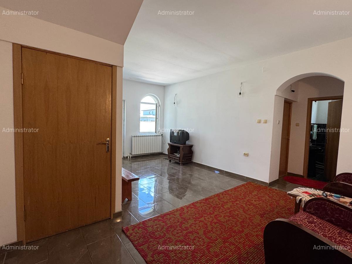 Vila cu curte generoasă Lazu - 6