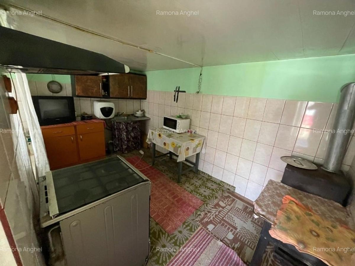 Casă cu 5 camere în Foltești - 4