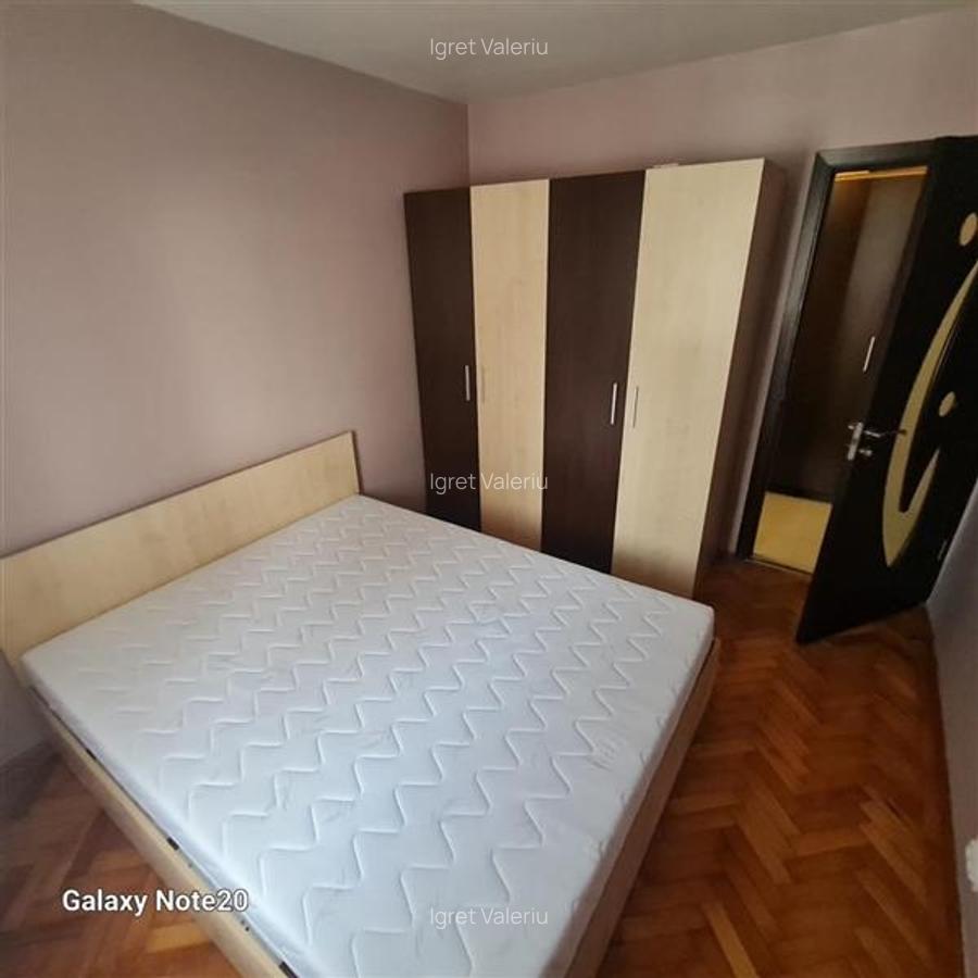 DE INCHIRIAT 3 CAMERE ZONA SPITAL - 1