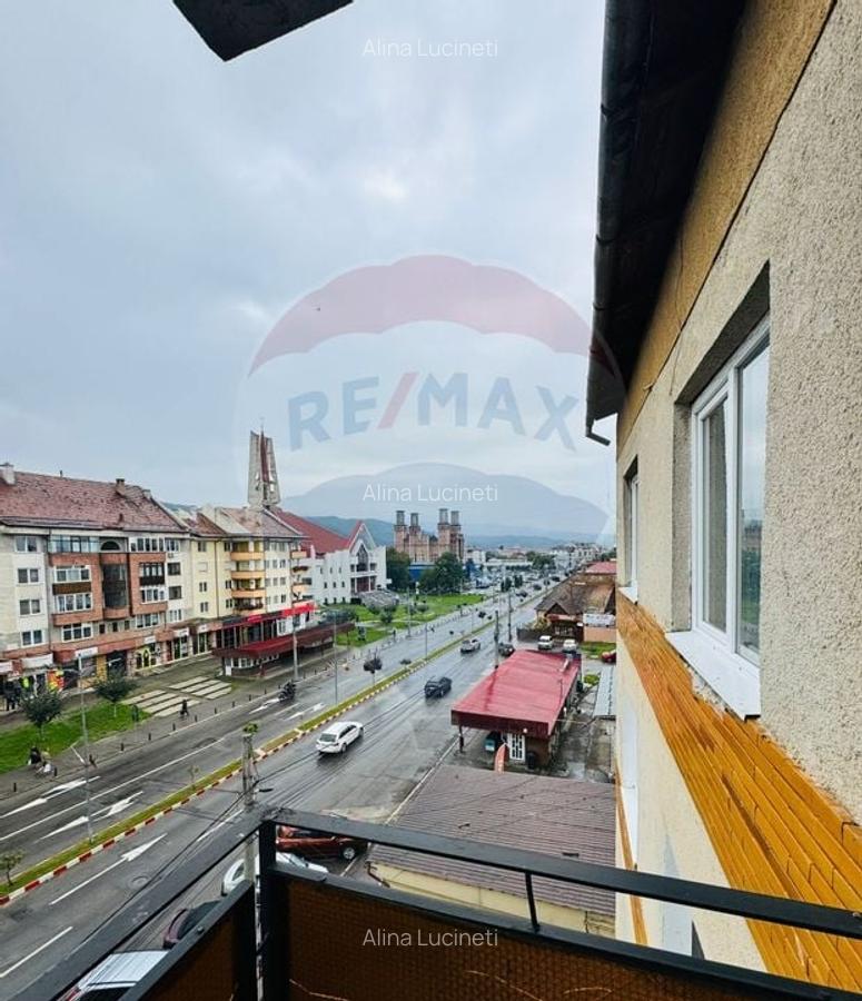 Apartament cu 3 camere de vanzare in zona Central - 2