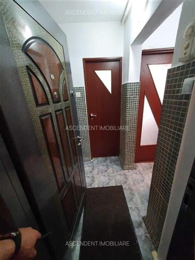 Garsonieră decomandată, mobilată în Tractorul - 6