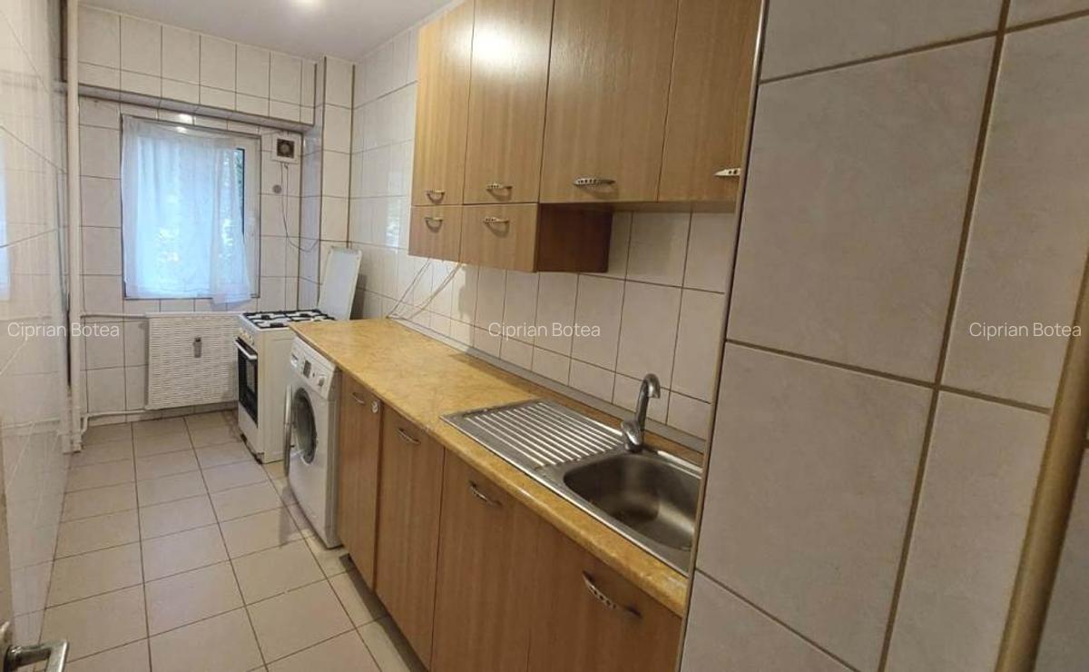 Basarabia- Garsoniera decomandata 39 mp bloc 1984 - 6