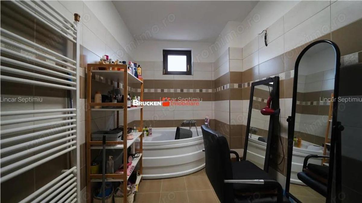 Sanmartin - Vila cu 3 apartamente si potential de inchiriere - 13