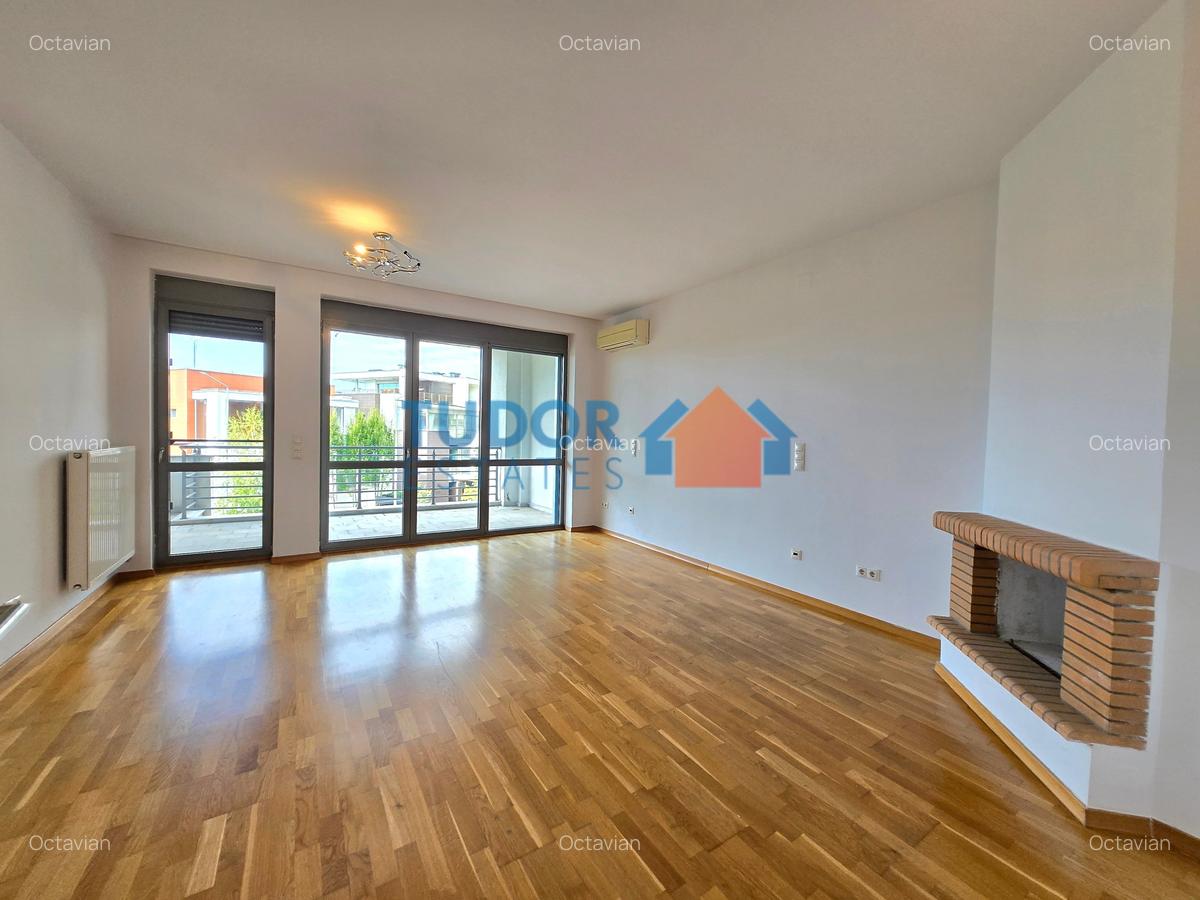 Elegant Multi-Level Home with 4 Bedrooms and Expansive Terraces in Green Lake - 7