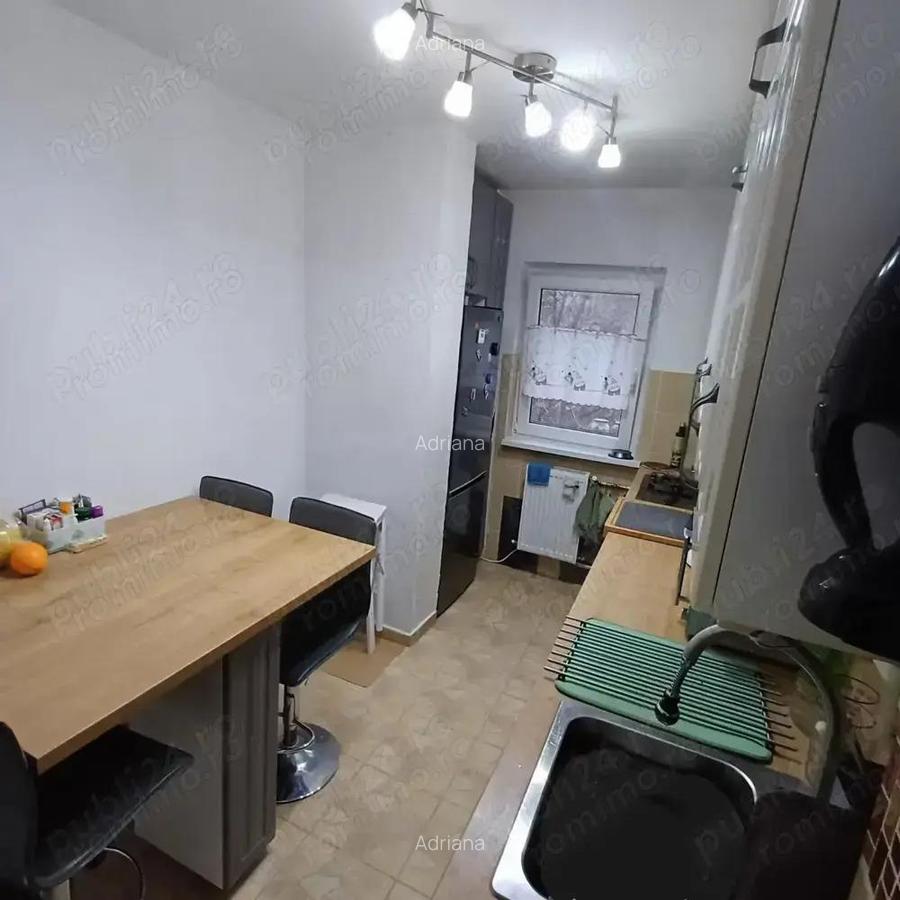Apartament 4 camere Girocului Plavat 2 langa Lidll si Kaufland decomandat etaj 2 amenajat - 1