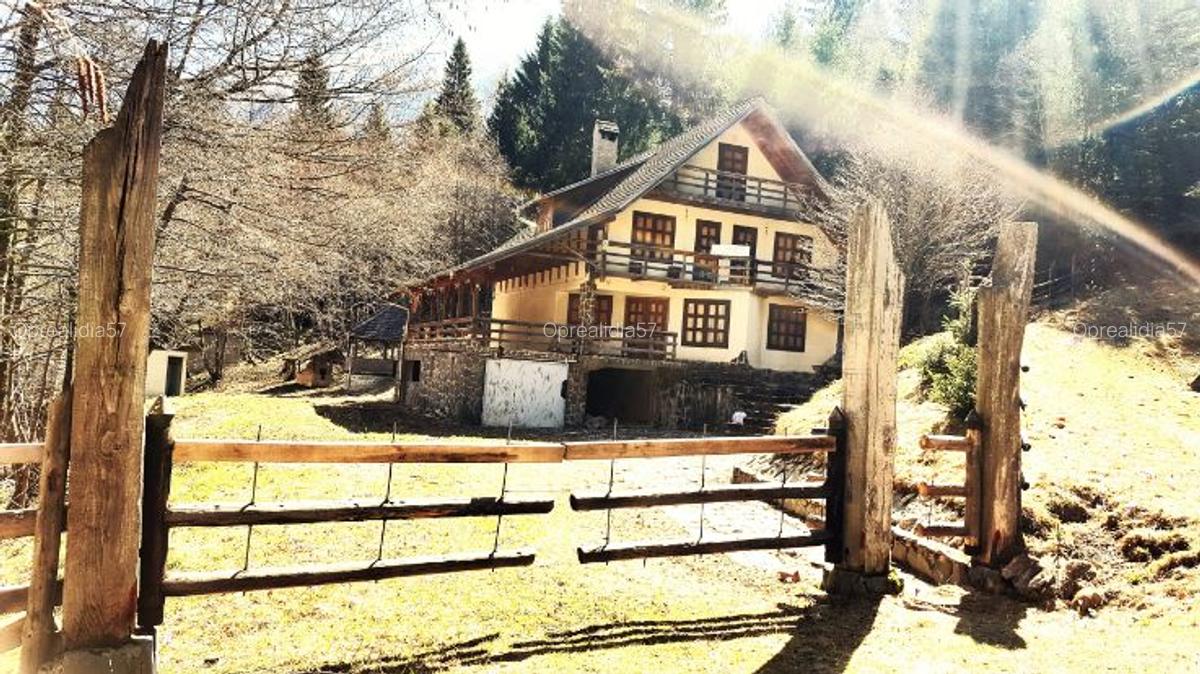 Vanzare Cabana in pitorescul peisaj din Plaiul Foii, Zarnesti Brasov - 8
