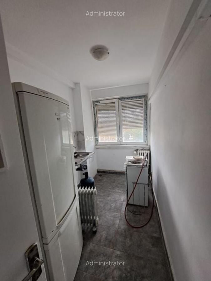 Apartament de inchiriat nemobilat central - 2 Apartament de inchiriat nemobilat central - 2