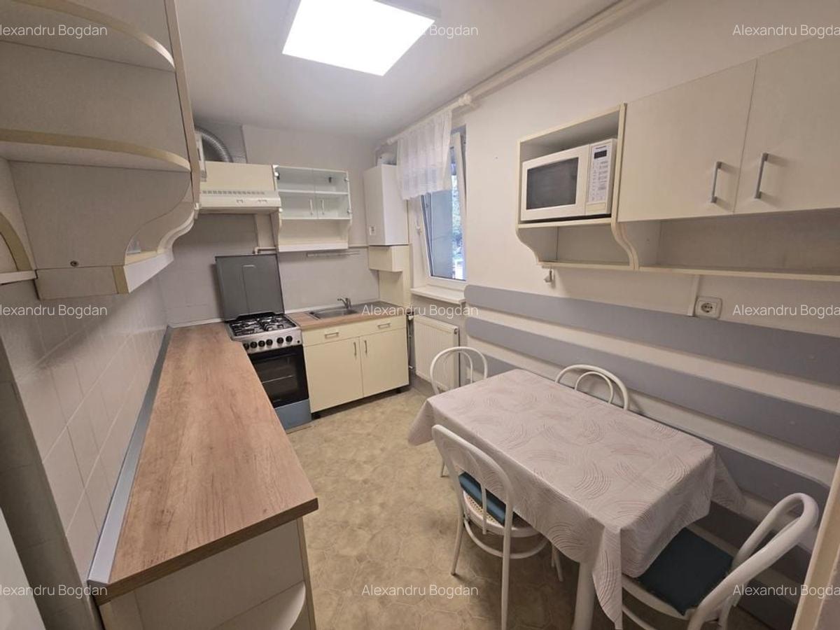 Apartament 3 camere,bloc izolat termic,70 mp, et 1 - 4