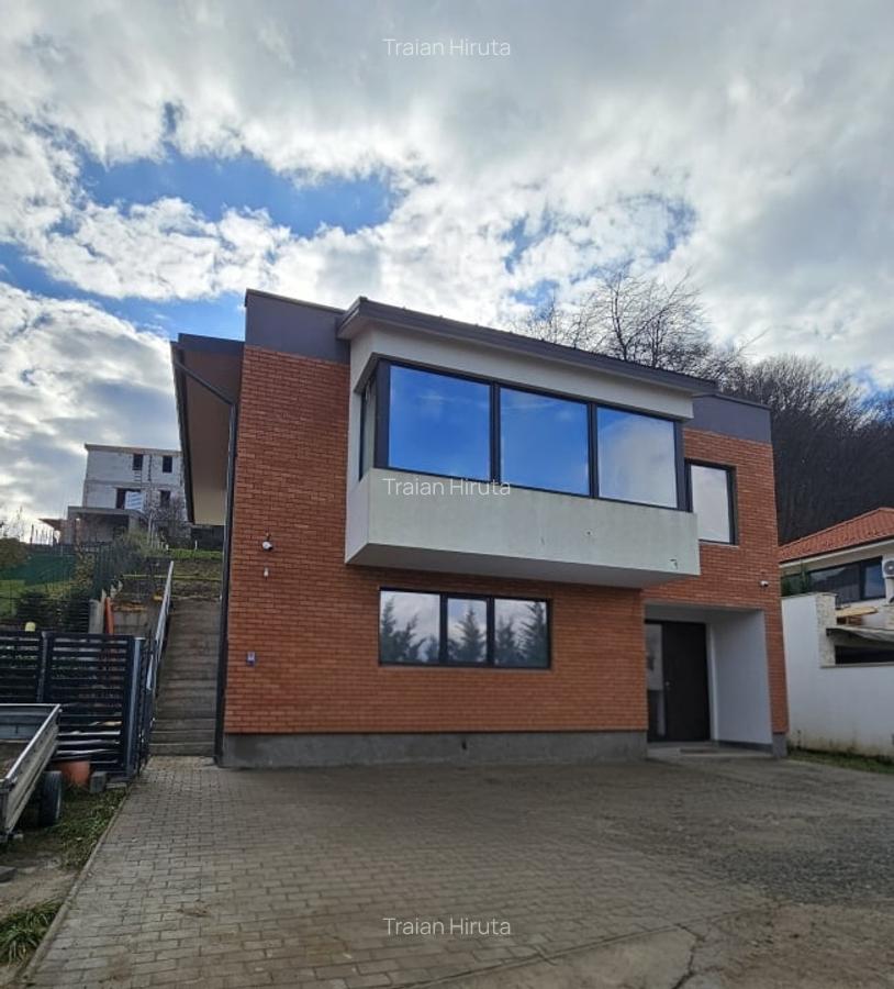 Casa individuala, 230mp utili, 5 dormitoare, 750mp teren, zona Vivo - 1