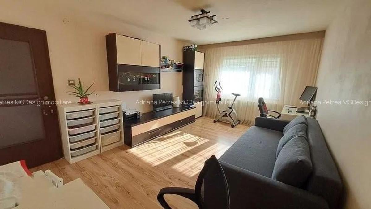 Apartament cu 3 camere decomandat în Aradului - 2