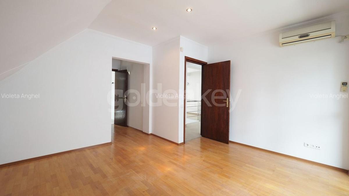 Vilă insorita cu 7 camere si piscina - 20