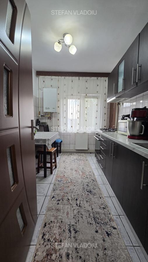 Apartament de 3 camere, decomandat, zona Tractorul . Aluminiului/ independentei - 1